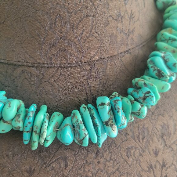 Handcrafted Chunky Turquoise Nugget Beaded Necklace With Toggle Clasp - Picture 3 of 7